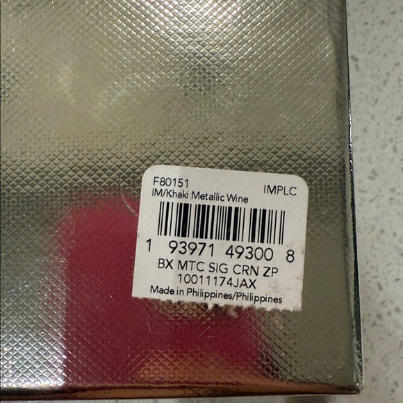 COACH Wristlet & Charms Metallic Wine Box Gift Set - Picture 7 of 8